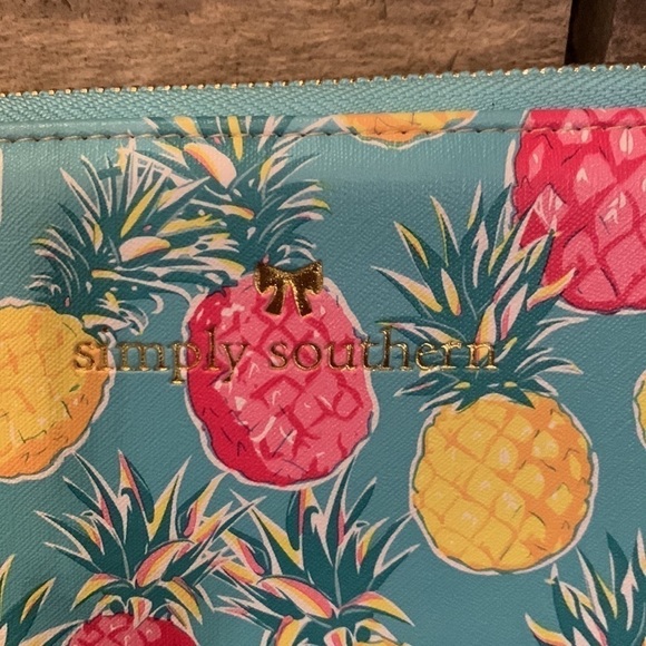 SIMPLY Southern pineapple wristlet - Picture 2 of 5